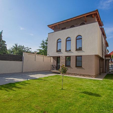 Cozy Brand New Boutique Aparthotel Брашов Екстер'єр фото
