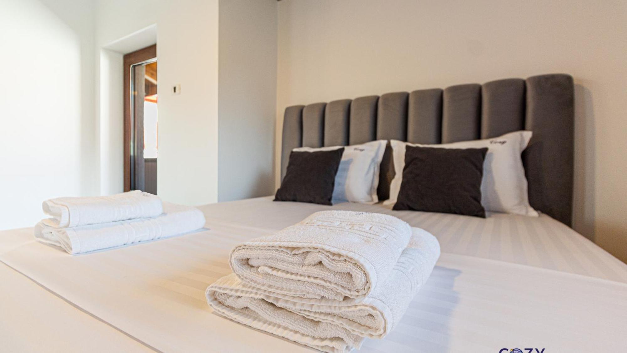 Cozy Brand New Boutique Aparthotel Брашов Екстер'єр фото